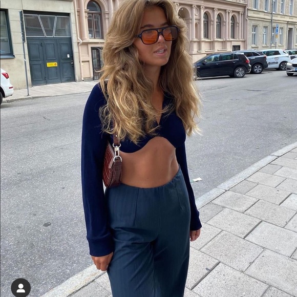 Black Shirt Collar Crop Top - Picture 4 of 6